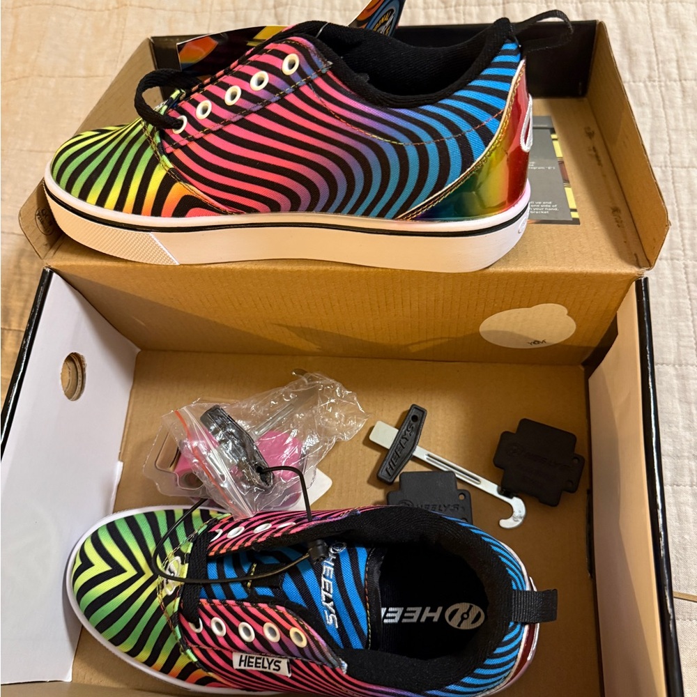 Heelys multicolor Sneakers with Bold Design